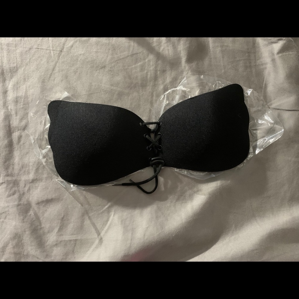 Adhesive strapless bra